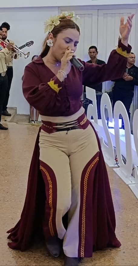 Foto adicional 8 de Mariachi Apache