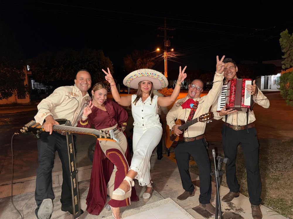 Foto adicional 6 de Mariachi Apache