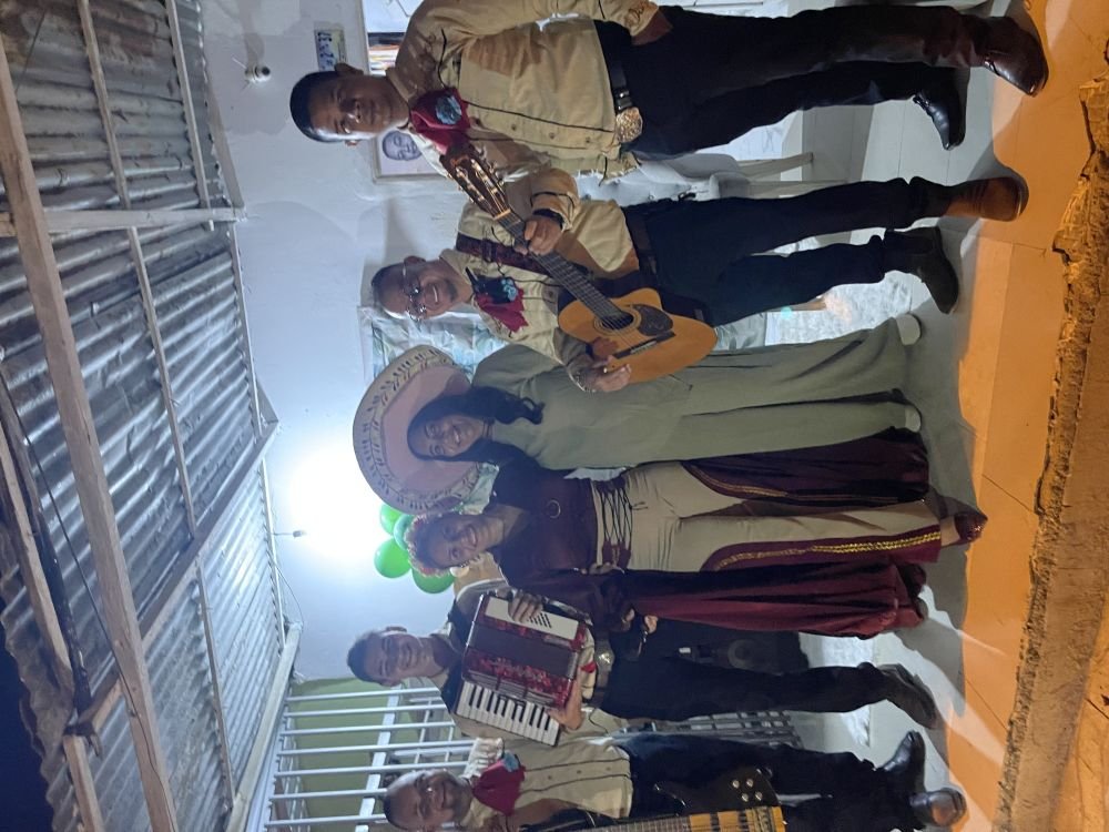 Foto adicional 2 de Mariachi Apache