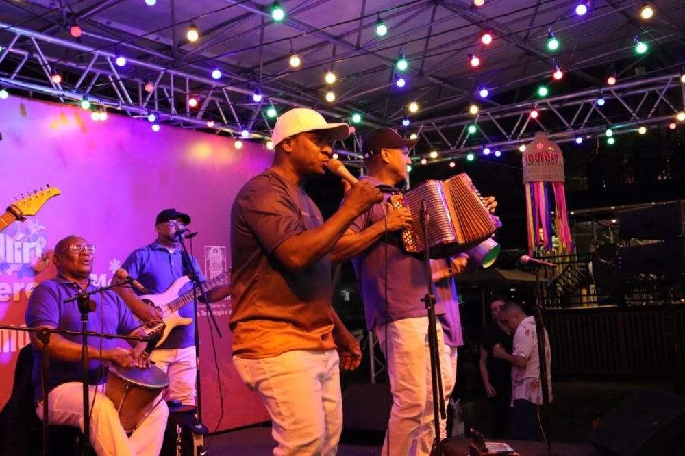 Foto adicional 11 de JOSÉ ÓSCAR MARMOLEJO Y SU ALEGRIA VALLENATA 