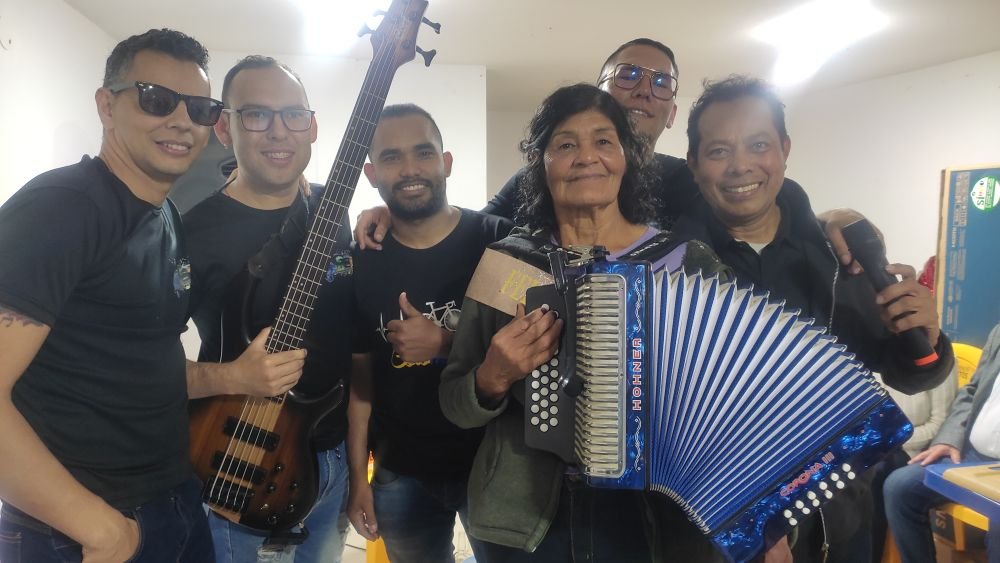 Foto adicional 4 de Grupo sensación 