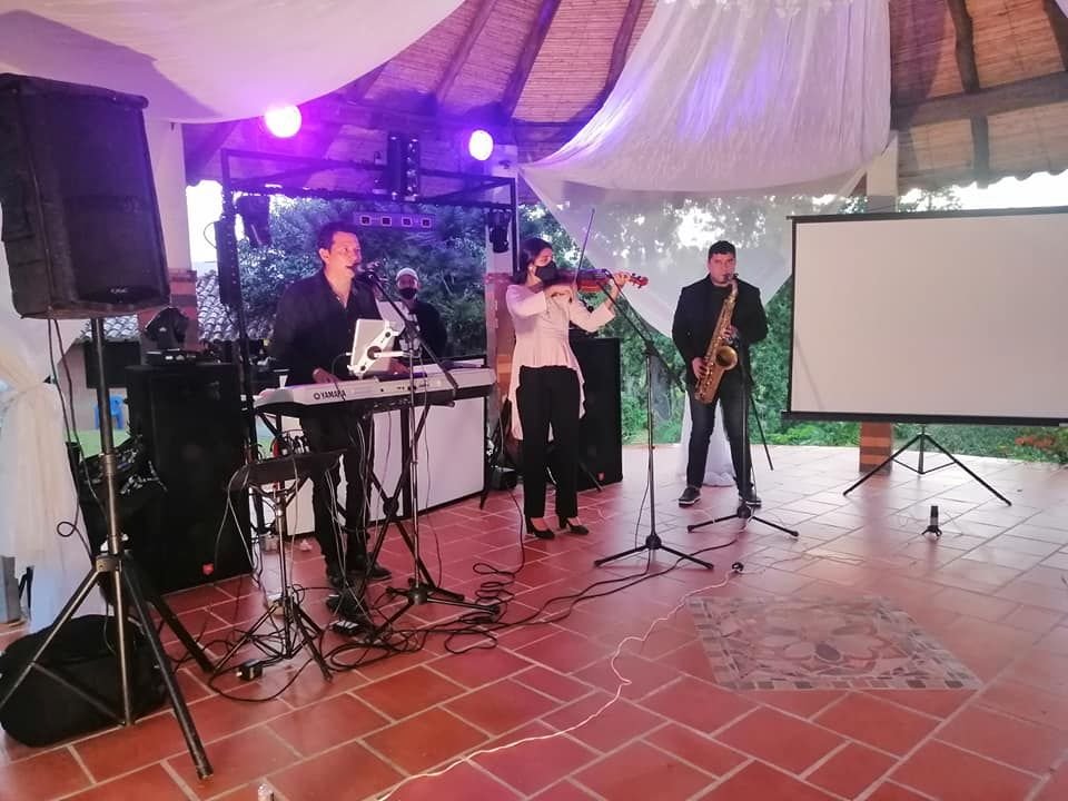 ADRENALINA BANDA SHOW BUCARAMANGA
