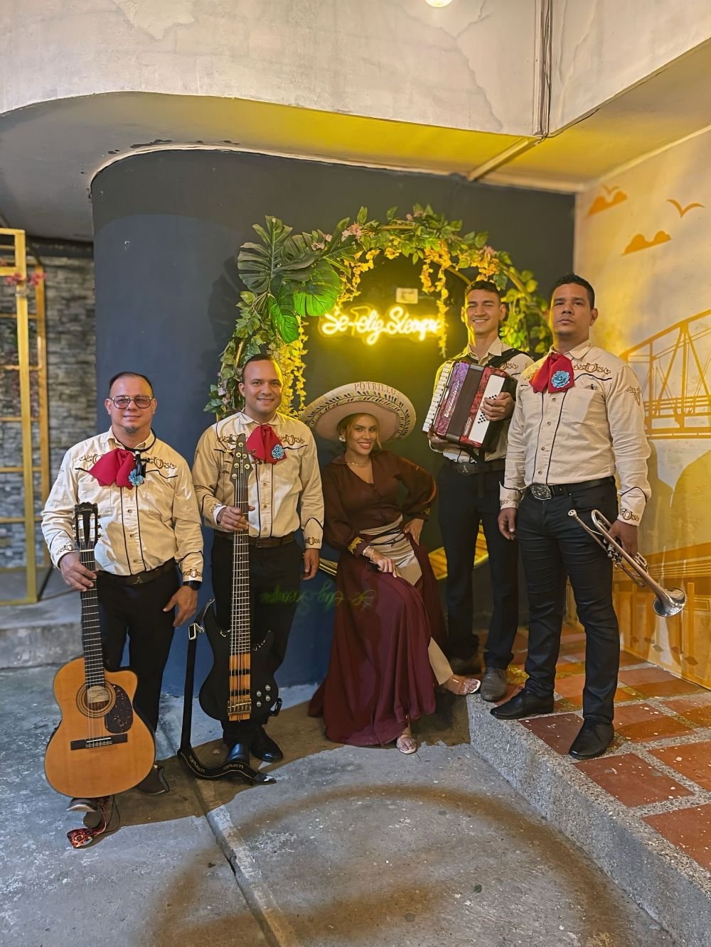 Foto adicional 5 de Mariachi Apache