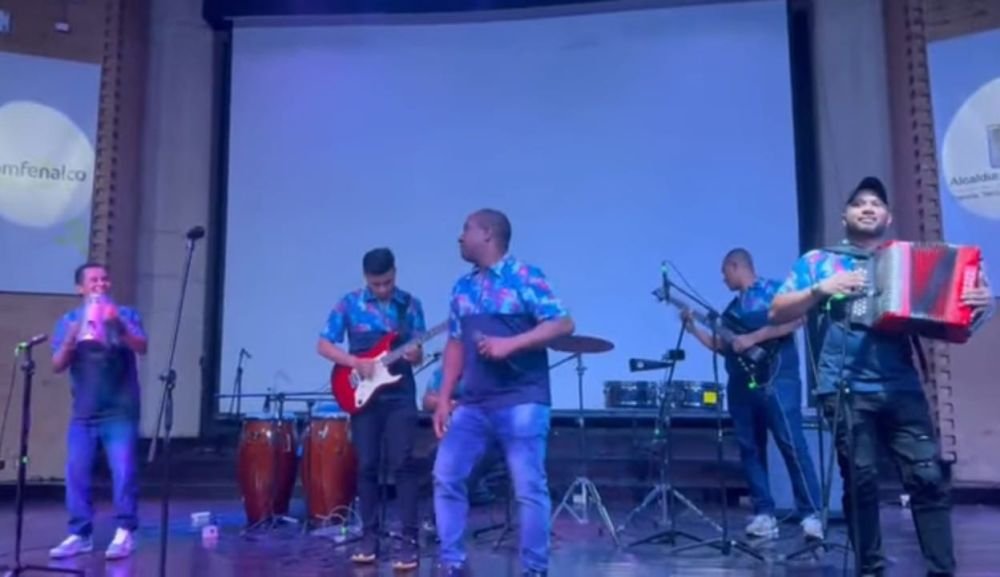 Foto adicional 1 de JOSÉ ÓSCAR MARMOLEJO Y SU ALEGRIA VALLENATA 