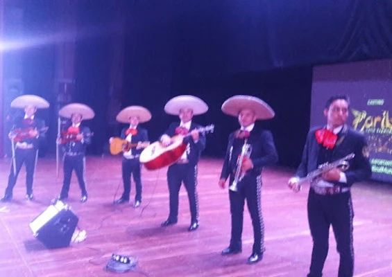 Mariachis Uno A , Mezcal y Tequila