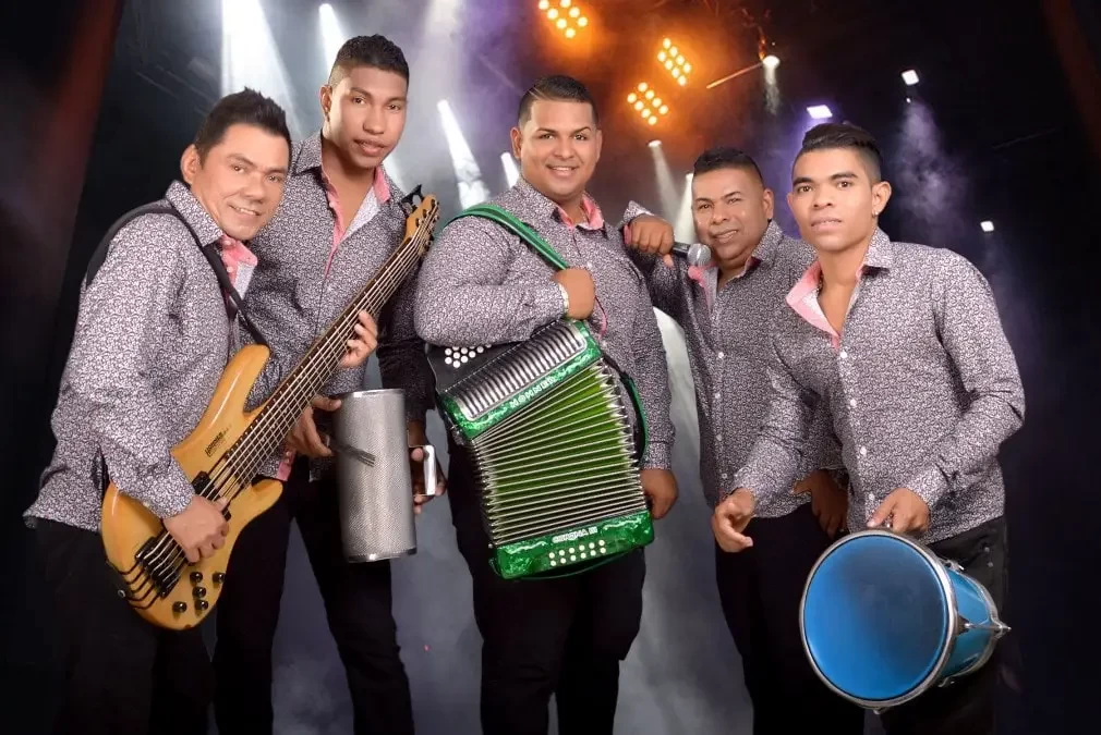 Contakto Vallenato