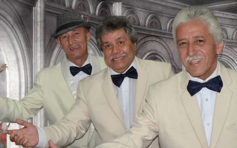 Bolero Trio Le Llegamos Al Corazón