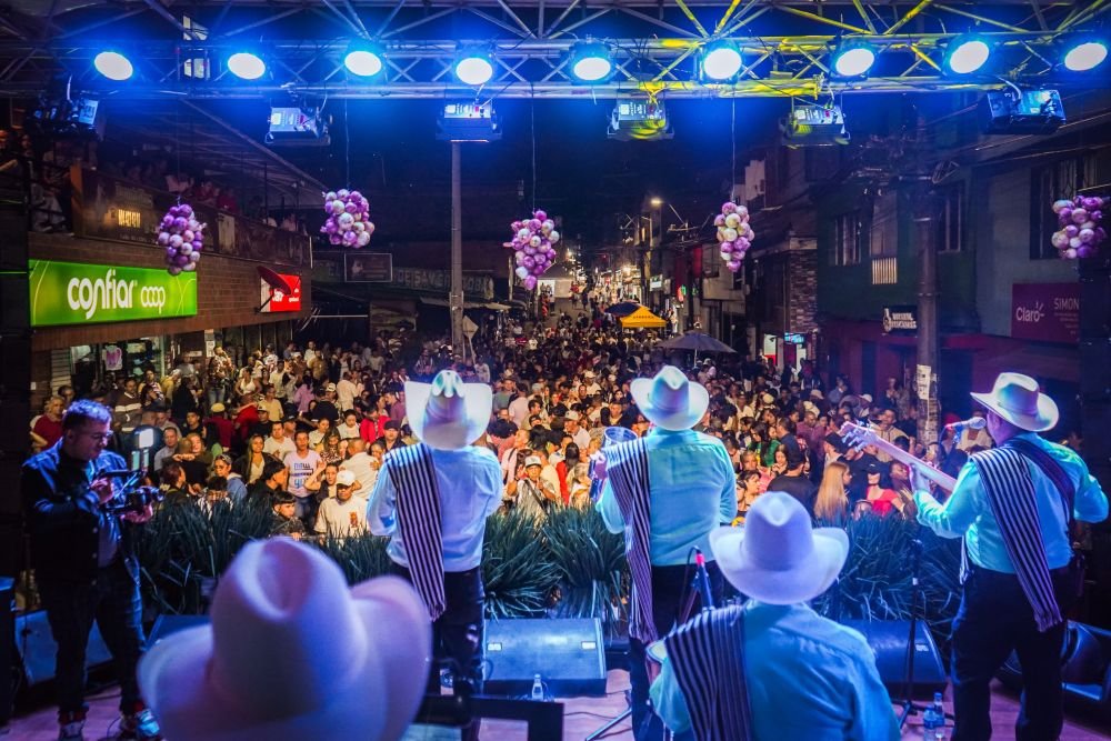 Foto 3 de BOOKING TALENT RY , Popular en Medellin