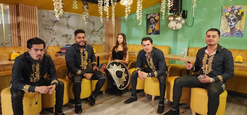 Mariachi Popular y Banda