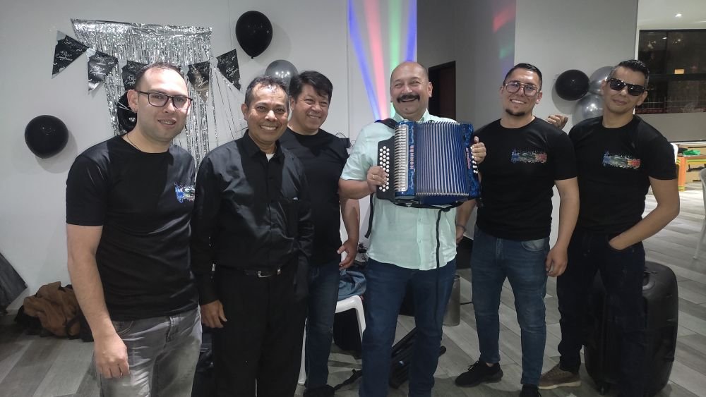 Foto adicional 2 de Grupo sensación 