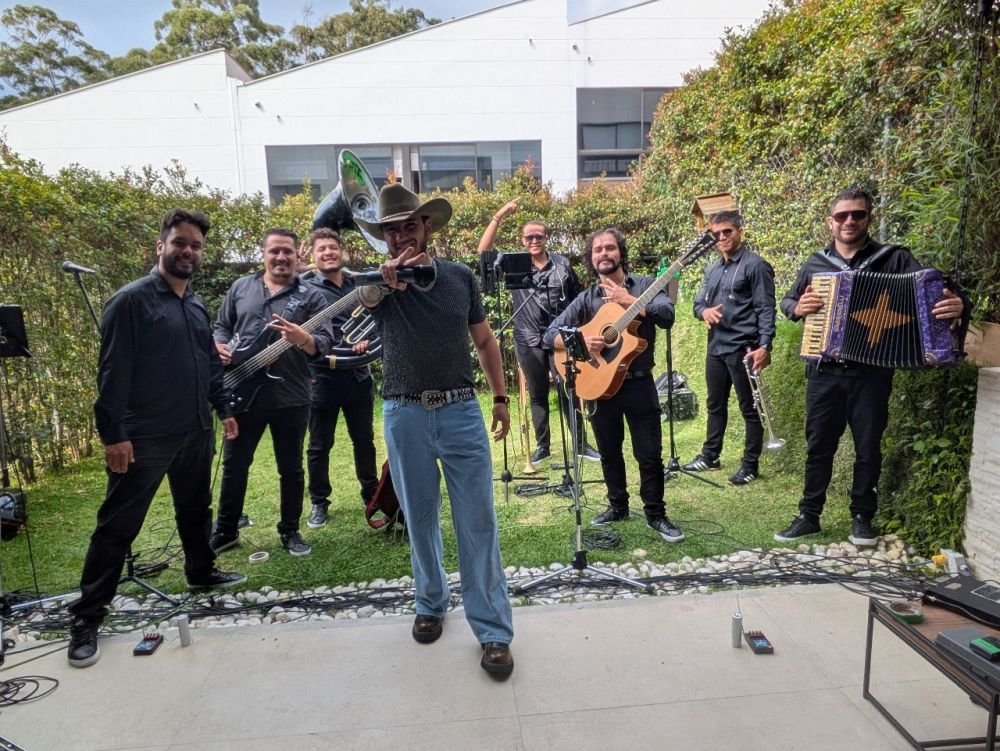 Foto 2 de Alex Salazar , Popular en Medellin