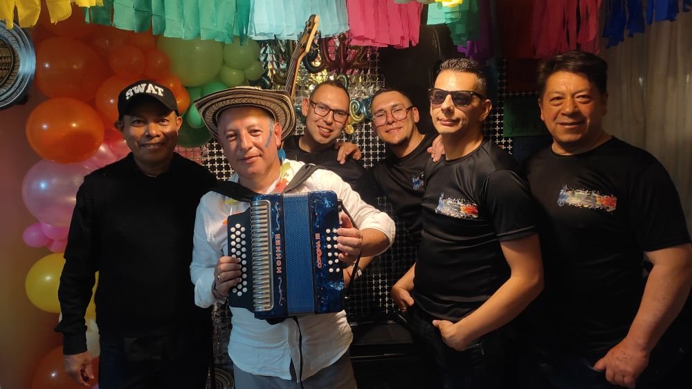 Foto adicional 3 de Grupo sensación 